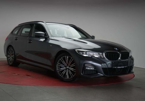 BMW 330, 2021
