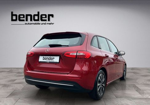Mercedes-Benz B 180, 2022