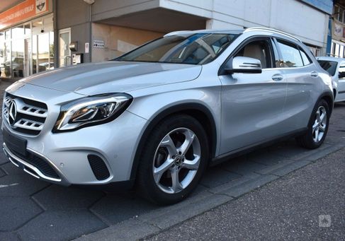 Mercedes-Benz GLA 180, 2020
