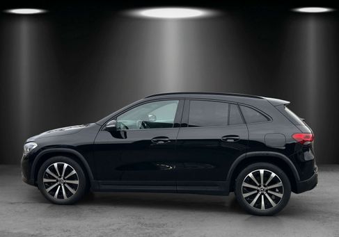 Mercedes-Benz GLA 220, 2021