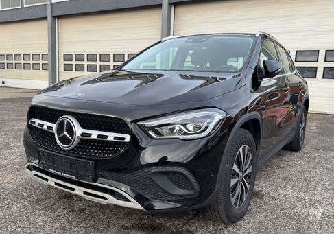 Mercedes-Benz GLA 200, 2021