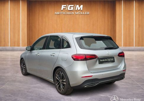 Mercedes-Benz B 180, 2025