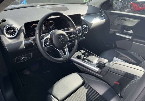 Mercedes-Benz GLA 200, 2022