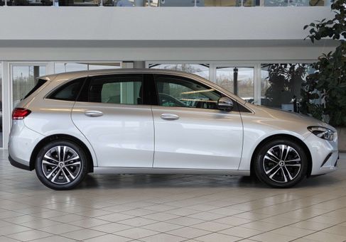 Mercedes-Benz B 180, 2024