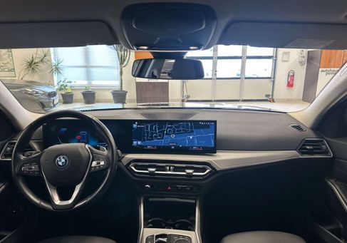 BMW 330, 2022