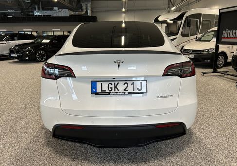 Tesla Model Y, 2022 3