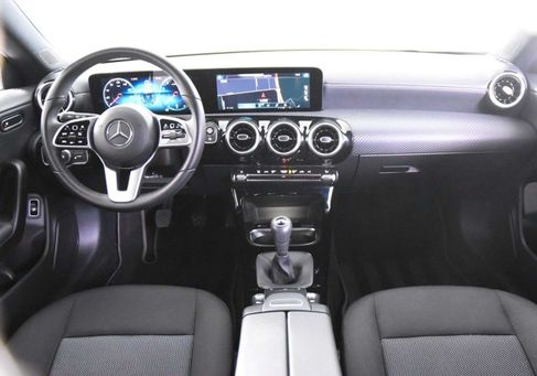Mercedes-Benz CLA 180, 2021