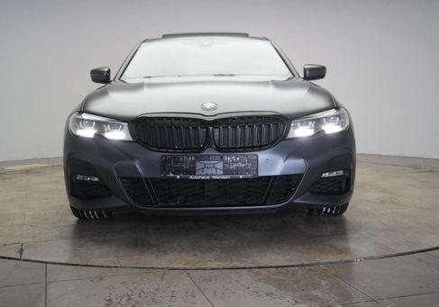 BMW 330, 2021