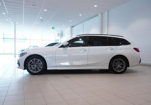 BMW 330, 2021