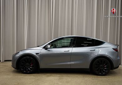 Tesla Model Y, 2024