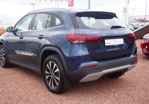 Mercedes-Benz GLA 180, 2022