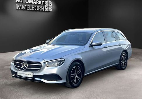Mercedes-Benz E 220, 2022 3