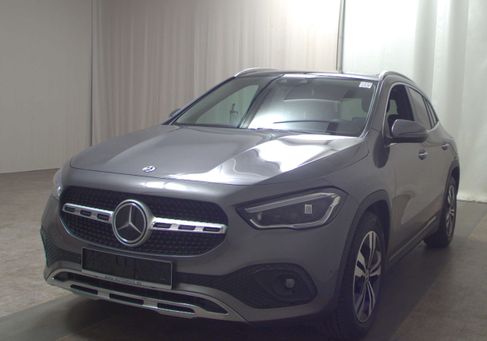 Mercedes-Benz GLA 220, 2021