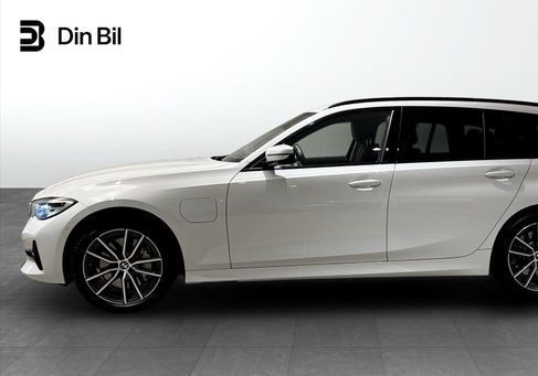 BMW 330, 2021