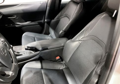 Lexus UX, 2020 3