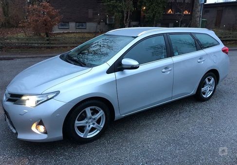 Toyota Auris Touring Sports, 2013