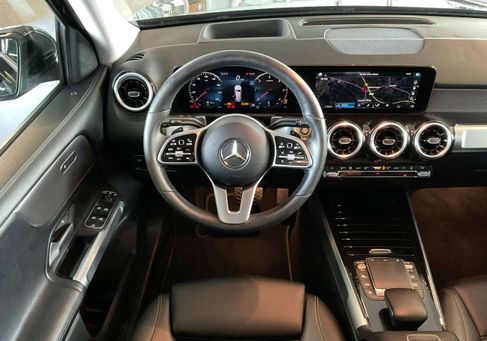 Mercedes-Benz GLB 200, 2022
