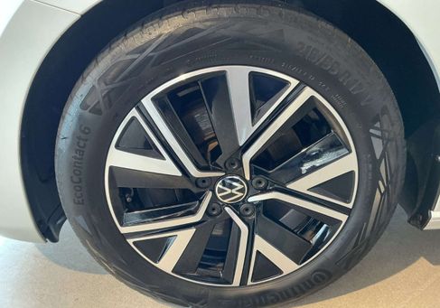 Volkswagen Touran, 2023 3