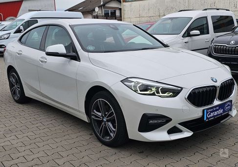 BMW 218, 2020