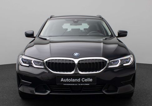 BMW 330, 2022