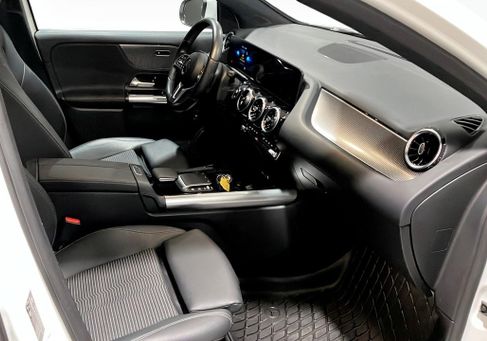 Mercedes-Benz GLA 200, 2021