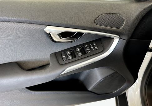 Volvo V40 Cross Country, 2019