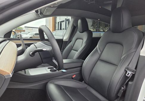 Tesla Model Y, 2022 3