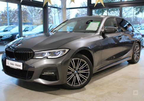 BMW 330, 2019