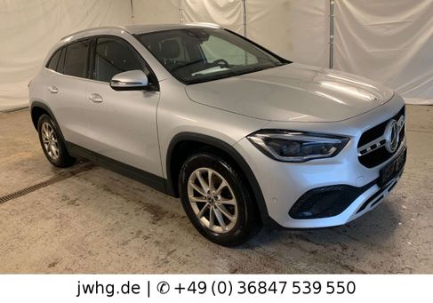 Mercedes-Benz GLA 200, 2021