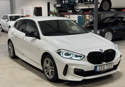 BMW 118, 2022