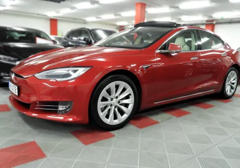 Tesla Model S, 2018