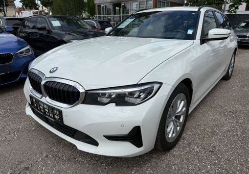 BMW 318, 2022