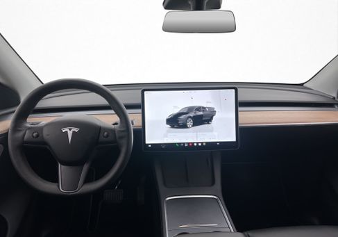 Tesla Model Y, 2023