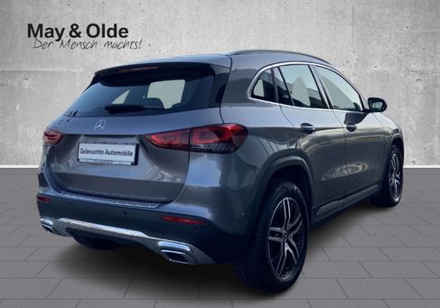 Mercedes-Benz GLA 200, 2021