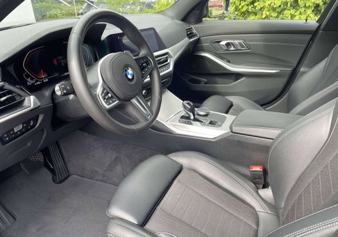 BMW 330, 2019