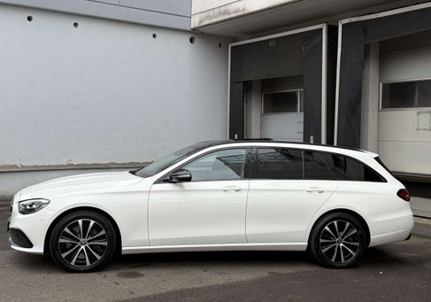 Mercedes-Benz E 300, 2022