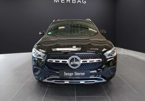 Mercedes-Benz GLA 200, 2022
