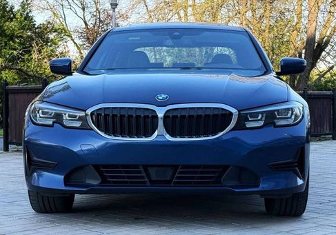 BMW 330, 2021