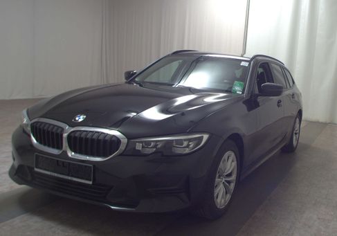 BMW 318, 2022