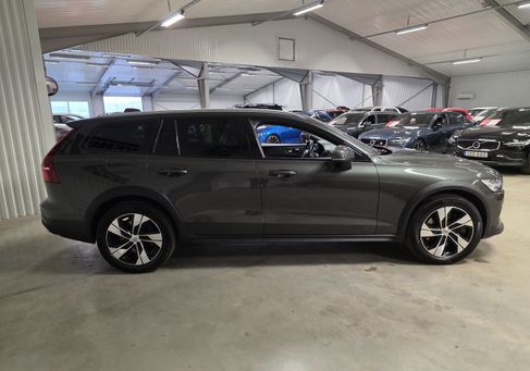 Volvo V60 Cross Country, 2021