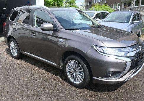 Mitsubishi Outlander, 2020