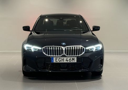 BMW 330, 2025