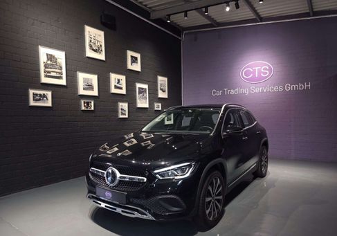 Mercedes-Benz GLA 200, 2021