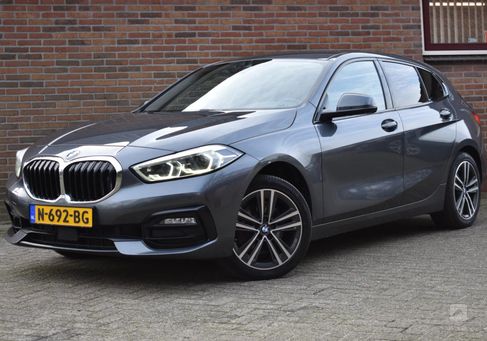 BMW 118, 2021