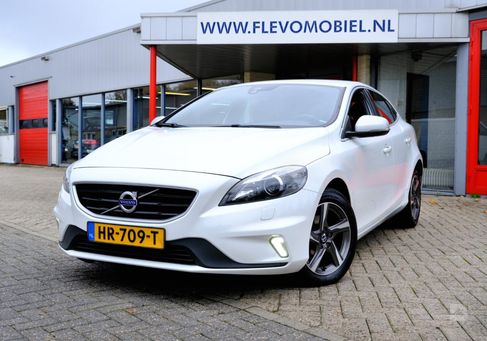 Volvo V40, 2015