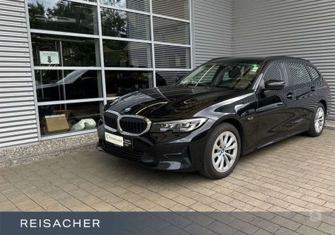 BMW 330, 2021