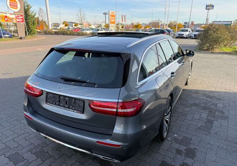 Mercedes-Benz E 200, 2022