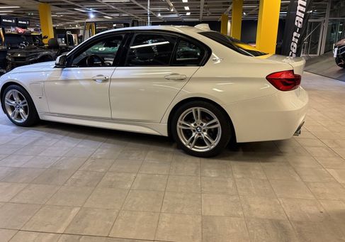 BMW 330, 2017