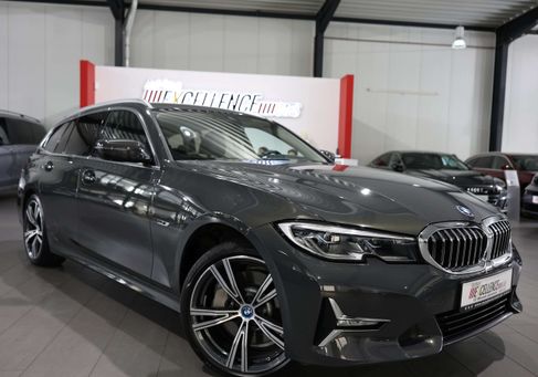 BMW 330, 2022