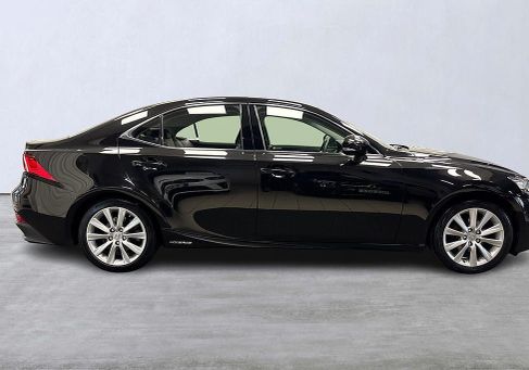 Lexus IS, 2016